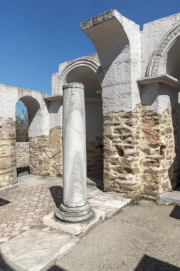 Harabeleri yuvarlak (altın) Kilisesi, St John ilk Bulgar İmparatorluğu büyük Preslav (Veliki Preslav), Bulgaristan başkenti yakınındaki