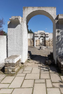 Harabeleri yuvarlak (altın) Kilisesi, St John ilk Bulgar İmparatorluğu büyük Preslav (Veliki Preslav), Bulgaristan başkenti yakınındaki