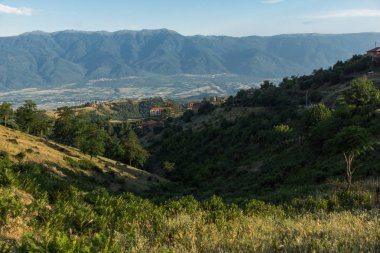 Ograzhden dağın ve Petrich Valley, Blagoevgrad bölge, Bulgaristan günbatımı manzara