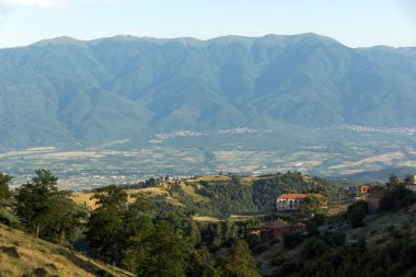 Ograzhden dağın ve Petrich Valley, Blagoevgrad bölge, Bulgaristan günbatımı manzara