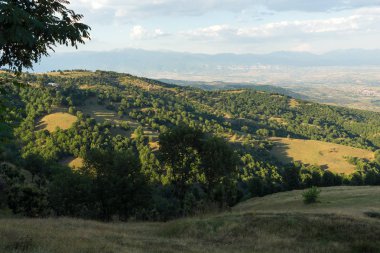 Ograzhden dağın ve Petrich Valley, Blagoevgrad bölge, Bulgaristan günbatımı manzara