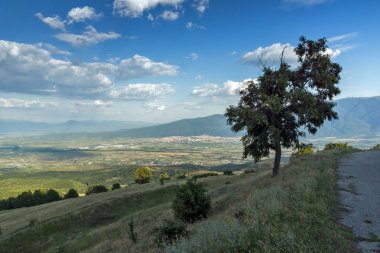 Ograzhden dağın ve Petrich Valley, Blagoevgrad bölge, Bulgaristan günbatımı manzara