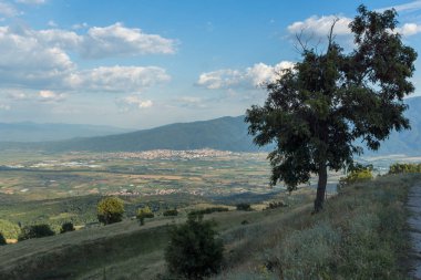 Ograzhden dağın ve Petrich Valley, Blagoevgrad bölge, Bulgaristan günbatımı manzara