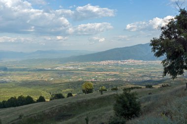 Ograzhden dağın ve Petrich Valley, Blagoevgrad bölge, Bulgaristan günbatımı manzara