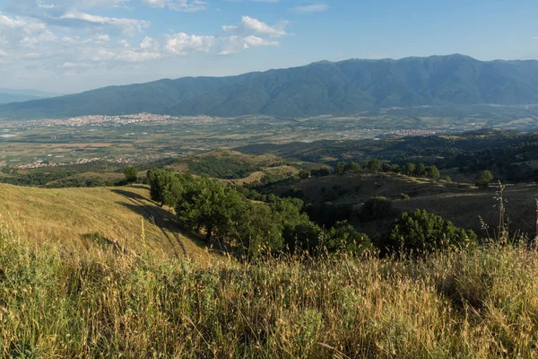 Ograzhden dağın ve Petrich Valley, Blagoevgrad bölge, Bulgaristan günbatımı manzara