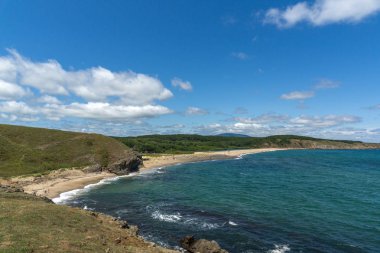 Sinemorets Köyü, Burgaz bölge, Bulgaristan Veleka Nehri'nin ağzında kumsalda ile manzara