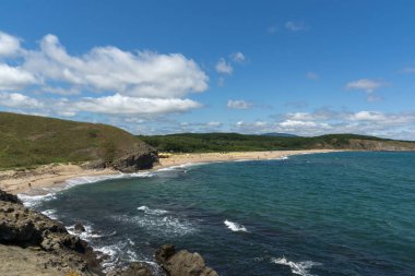 Sinemorets Köyü, Burgaz bölge, Bulgaristan Veleka Nehri'nin ağzında kumsalda ile manzara