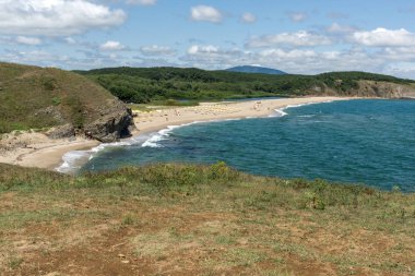 Sinemorets Köyü, Burgaz bölge, Bulgaristan Veleka Nehri'nin ağzında kumsalda ile manzara