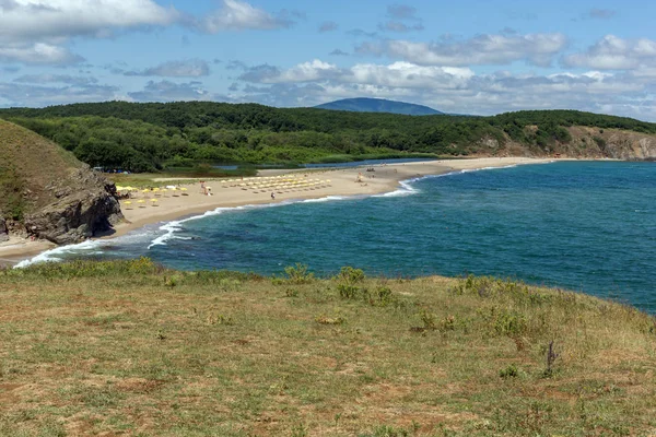 Sinemorets Köyü, Burgaz bölge, Bulgaristan Veleka Nehri'nin ağzında kumsalda ile manzara