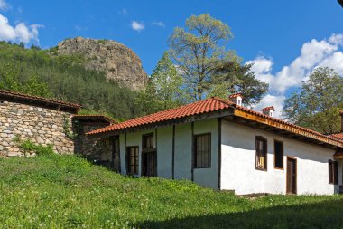 Ortaçağ Rahibe Manastırı Orlitsa St. Havari Peter ve Paul Rila Manastırı, Köstendil bölge, Bulgaristan yakın: