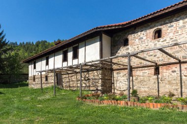 Ortaçağ Rahibe Manastırı Orlitsa St. Havari Peter ve Paul Rila Manastırı, Köstendil bölge, Bulgaristan yakın: