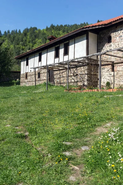 Ortaçağ Rahibe Manastırı Orlitsa St. Havari Peter ve Paul Rila Manastırı, Köstendil bölge, Bulgaristan yakın: