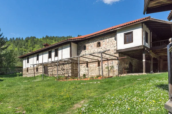 Ortaçağ Rahibe Manastırı Orlitsa St. Havari Peter ve Paul Rila Manastırı, Köstendil bölge, Bulgaristan yakın: