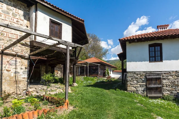 Ortaçağ Rahibe Manastırı Orlitsa St. Havari Peter ve Paul Rila Manastırı, Köstendil bölge, Bulgaristan yakın:
