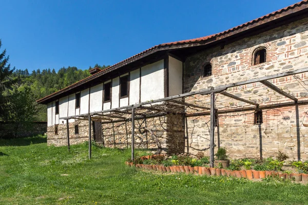 Ortaçağ Rahibe Manastırı Orlitsa St. Havari Peter ve Paul Rila Manastırı, Köstendil bölge, Bulgaristan yakın: