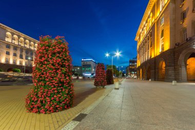 Sofia, Bulgaristan - 21 Temmuz 2017: Gece fotoğraf bağımsızlık Meydanı ve Ayasofya'nın anıtın City, Sofia, Bulgaristan