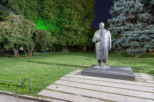 Sofia, Bulgaristan - 21 Temmuz 2017: Gece fotoğraf, Anıt, Atanas Burov Sofya, Bulgaristan