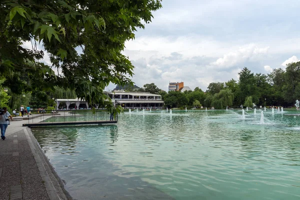 Plovdiv, Bulgaristan - 25 Mayıs 2018: Panoramik şarkı çeşmeler Şehir Plovdiv, Bulgaristan