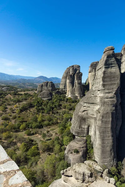 Meteora, Thessaly, Yunanistan yakınındaki kayaların oluşumu muhteşem manzara