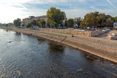 Nis, Sırbistan - 21 Ekim 2017: panoramik şehir NIS ve Nisava Nehri, Sırbistan