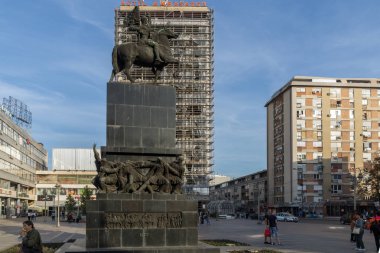 Nis, Sırbistan - 21 Ekim 2017: insanlar yürürken, insanlar Kralı Milan Meydanı'şehir niş, Sırbistan