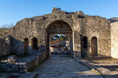 Ioannina, Yunanistan - 27 Aralık 2014: Muhteşem gün batımı görünümü Yanya Kalesi, Epirus, Yunanistan