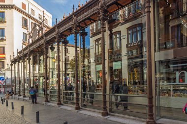 Madrid, İspanya - 23 Ocak 2018: San Miguel Market City, Madrid, İspanya görünümünü şaşırtıcı