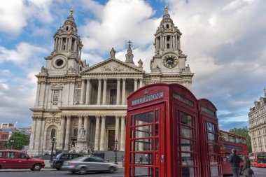 Londra, İngiltere - 17 Haziran 2016: gün batımı görünümü St. Paul Katedrali, Londra, İngiltere Amazing
