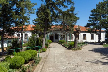 Lyaskovski manastır, Veliko Tarnovo, Bulgaristan - 11 Nisan 2017: Lyaskovski Manastırı St. Peter ve St. Paul ortaçağ binaları Köyü, Arbanasi, Veliko Tarnovo bölge, Bulgaristan yakın: