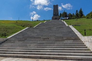 Shipka, Bulgaristan - 6 Temmuz 2018: Yaz görünümünü anıt özgürlük Shipka, Stara Zagora bölge, Bulgaristan