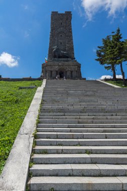 Shipka, Bulgaristan - 6 Temmuz 2018: Yaz görünümünü anıt özgürlük Shipka, Stara Zagora bölge, Bulgaristan