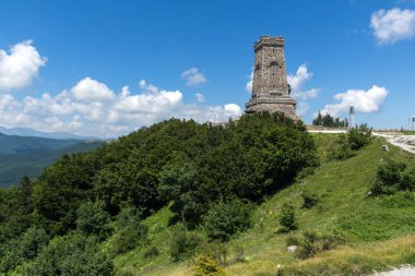 Shipka, Bulgaristan - 6 Temmuz 2018: Yaz görünümünü anıt özgürlük Shipka, Stara Zagora bölge, Bulgaristan