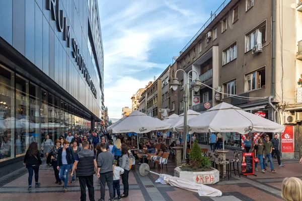 Nis Servië Oktober 2017 Lopen Mensen Centrale Straat Van Stad — Stockfoto