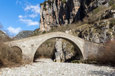 Missios köprü manzara Vikos gorge ve Pindus Dağları, Zagori, Epirus, Yunanistan