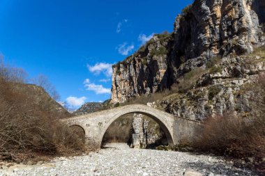 Missios köprü manzara Vikos gorge ve Pindus Dağları, Zagori, Epirus, Yunanistan