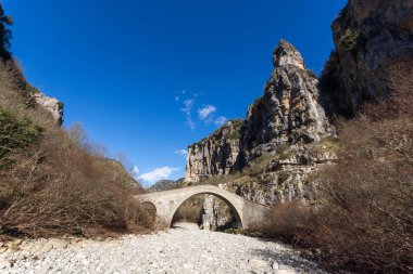 Missios köprü manzara Vikos gorge ve Pindus Dağları, Zagori, Epirus, Yunanistan