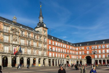 Madrid, İspanya - 23 Ocak 2018: Plaza Mayor, Madrid, İspanya şehirde ziyaret turist