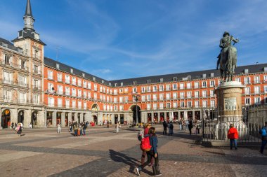 Madrid, İspanya - 23 Ocak 2018: Plaza Mayor, Madrid, İspanya şehirde ziyaret turist