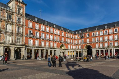 Madrid, İspanya - 23 Ocak 2018: Plaza Mayor, Madrid, İspanya şehirde ziyaret turist