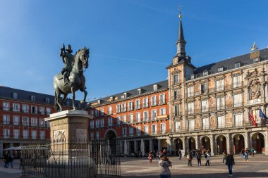 Madrid, İspanya - 23 Ocak 2018: Plaza Mayor, Madrid, İspanya şehirde ziyaret turist