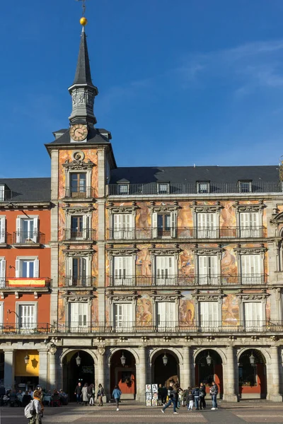 Madrid Espanha Janeiro 2018 Turista Visitando Plaza Mayor Cidade Madrid — Fotografia de Stock