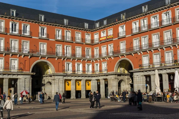 Madrid, İspanya - 23 Ocak 2018: Plaza Mayor, Madrid, İspanya şehirde ziyaret turist