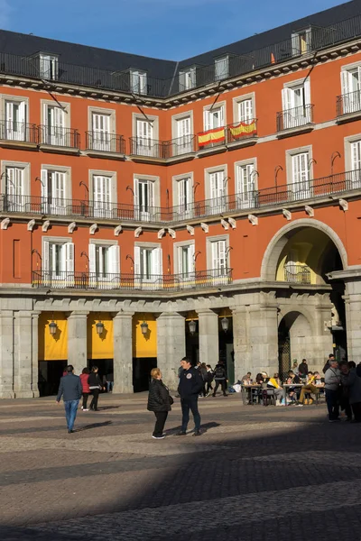 Madrid Espanha Janeiro 2018 Turista Visitando Plaza Mayor Cidade Madrid — Fotografia de Stock