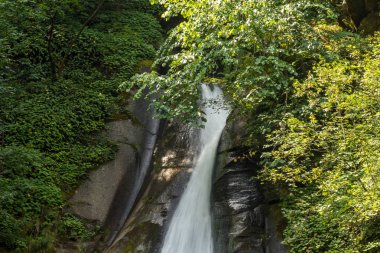 Peyzaj Smolare şelale çağlayan Belasica dağ, Novo Selo, Makedonya Cumhuriyeti