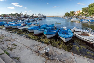 Sozopol, Bulgaristan - 12 Temmuz 2016: Küçük balıkçı tekneleri kasaba Sozopol, Burgaz bölge, Bulgaristan bağlantı noktasında