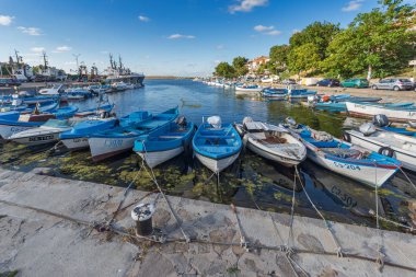 Sozopol, Bulgaristan - 12 Temmuz 2016: Küçük balıkçı tekneleri kasaba Sozopol, Burgaz bölge, Bulgaristan bağlantı noktasında