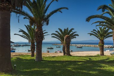 Nea Fokea, Kassandra, Chalkidiki, Yunanistan - 24 Haziran 2014: Beach, Nea Fokea Kassandra Yarımadası, Chalkidiki, Orta Makedonya, Yunanistan