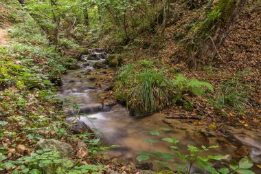 Barlen Dere nehirde Belasica Dağı, Novo Selo, Makedonya Cumhuriyeti, yatay