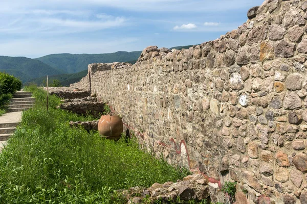 Peristera kale, Peshtera, Bulgaristan - 5 Mayıs 2018: Ruins of antik Bizans Kalesi Peshtera şehir, Pazarcık bölge, Bulgaristan ın Peristera