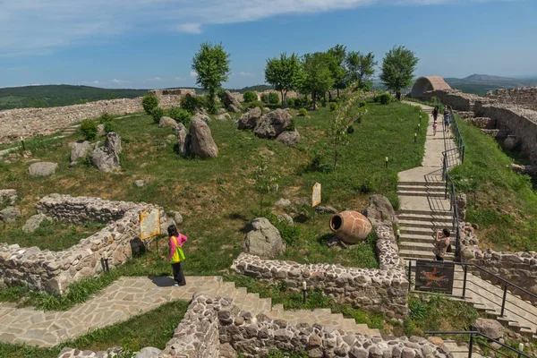 Peristera kale, Peshtera, Bulgaristan - 5 Mayıs 2018: Ruins of antik Bizans Kalesi Peshtera şehir, Pazarcık bölge, Bulgaristan ın Peristera